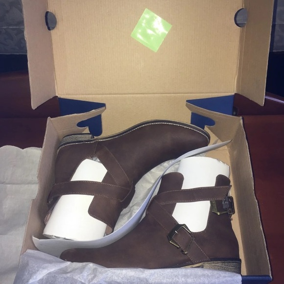 NWT Festival cutout buckle booties! 🍂 - Picture 5 of 8